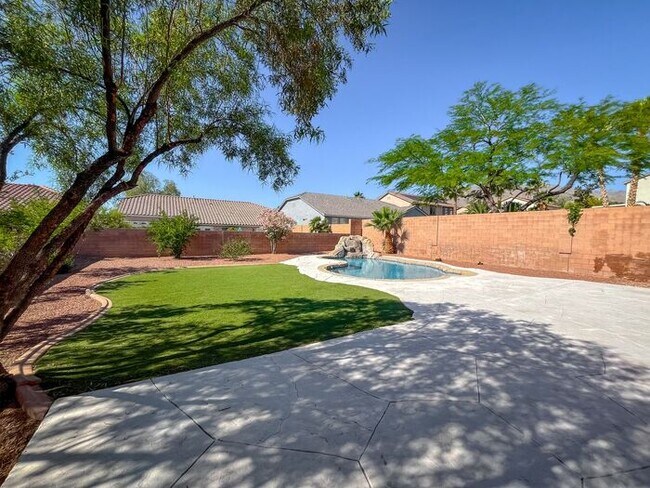 Building Photo - Stunning 5-Bedroom Home in Gated Community...