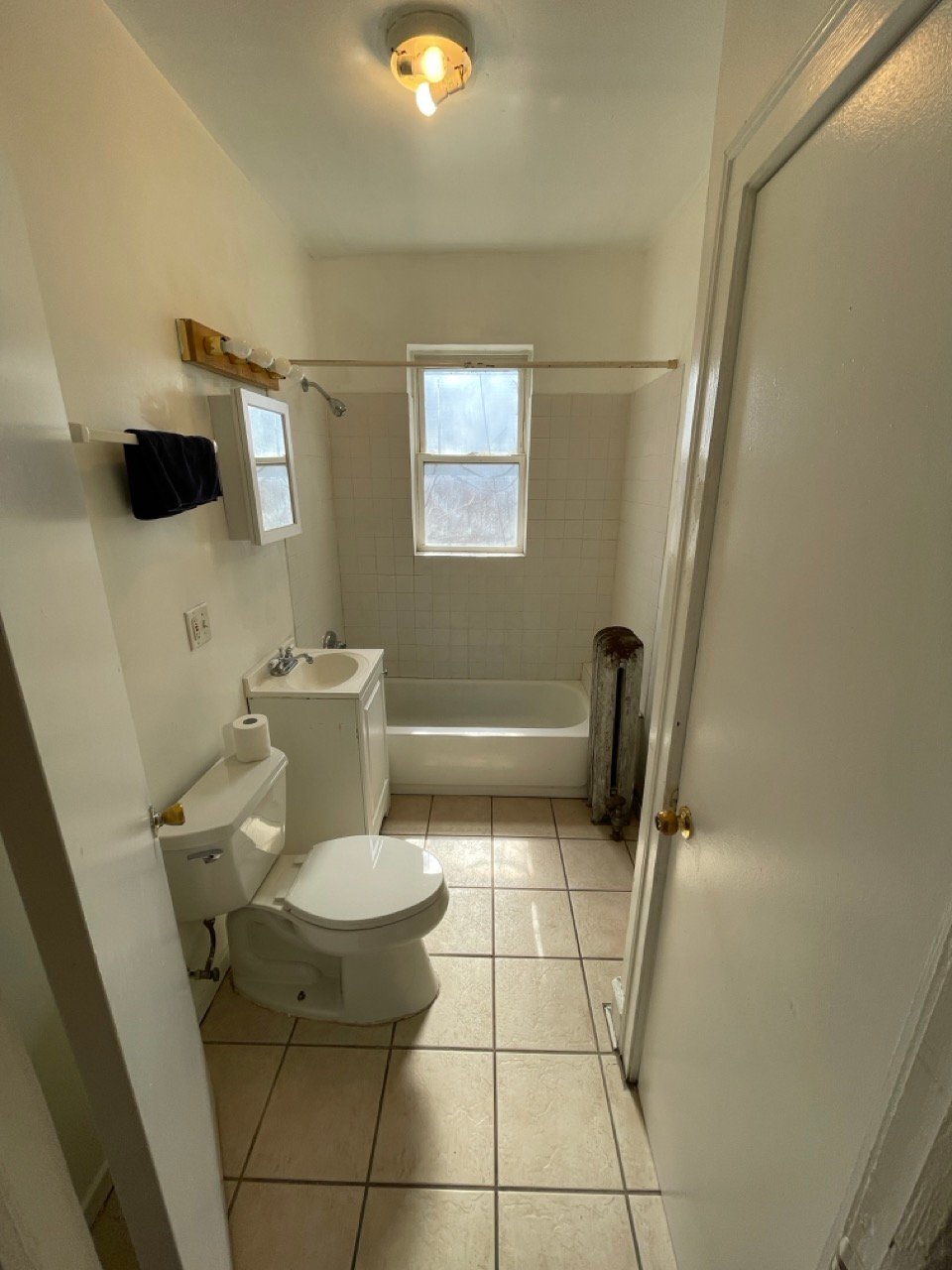 Building Photo - 7931 S Manistee Ave