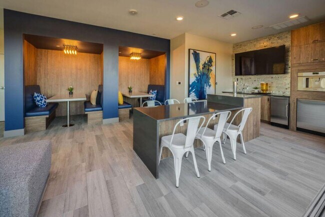 Building Photo - 398 Ortega Ave