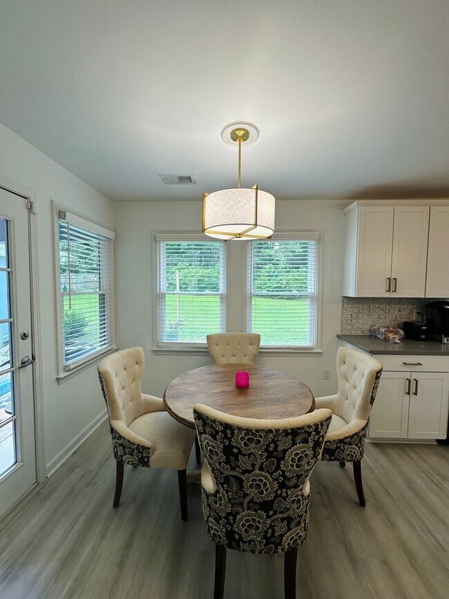 Building Photo - 103 Meadow Creek Dr