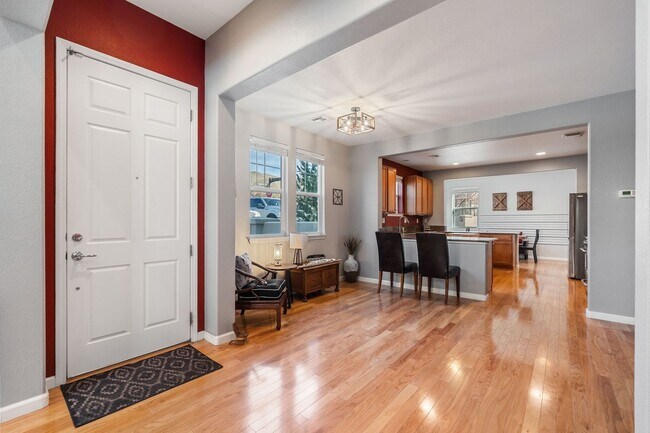 Building Photo - Furnished & Fully Equipped Low Maintenance Town Home (Somersett - Utilities Included)