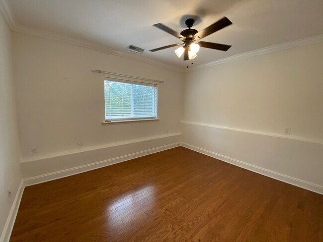 Building Photo - 170 S Willow Brook Dr