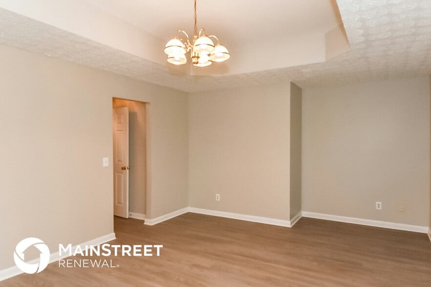 Building Photo - 1685 Versailles Dr