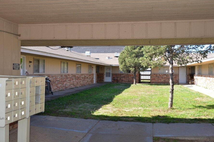 Building Photo - 1217 S Maddox Ave