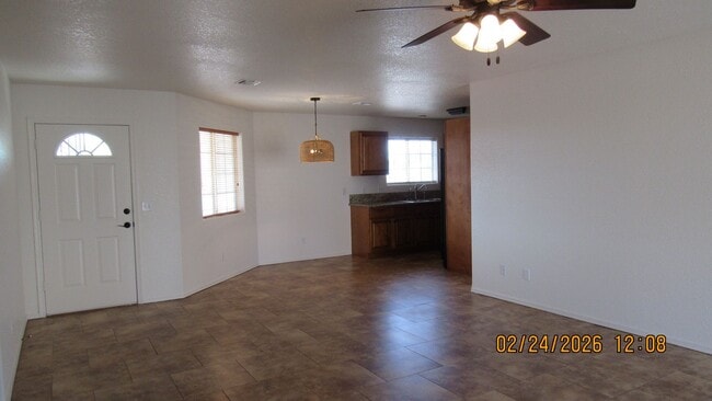 Building Photo - 3 Bedroom 2 bathroom 2 car garage