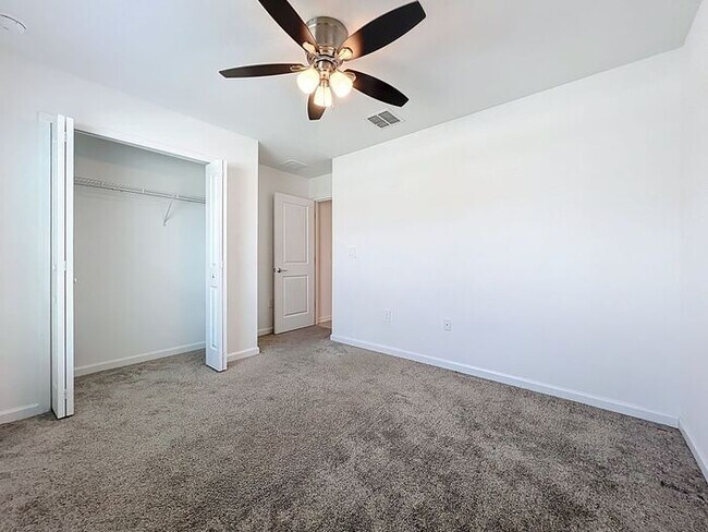 Building Photo - 4/2 Groveland Home with Solar Panels-MOVE IN SPECAIL: ONE MONTH FREE RENT