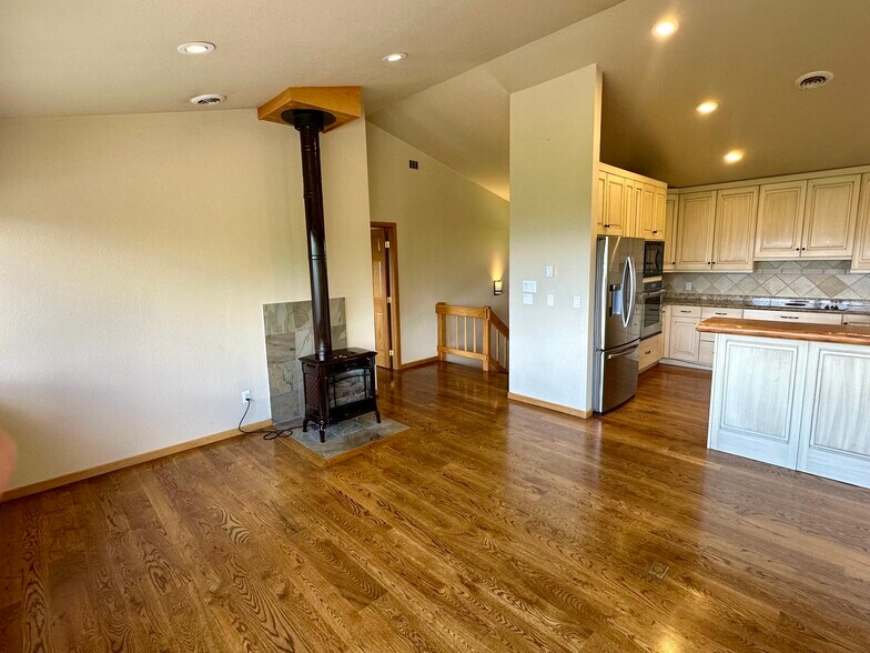 Building Photo - 1400 Overlook Dr