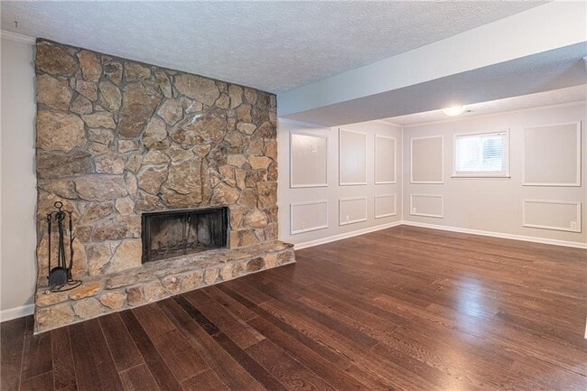 Building Photo - 495 Ansley Dr