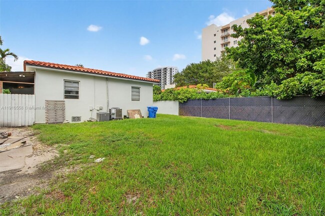 Building Photo - 2744 SW 23rd Terrace