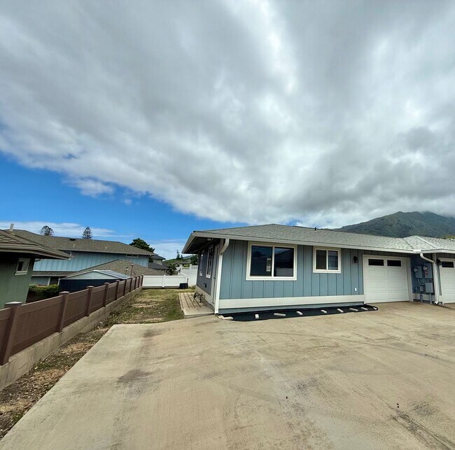 Building Photo - Partially Furnished &Renovated 2 Bedroom /...