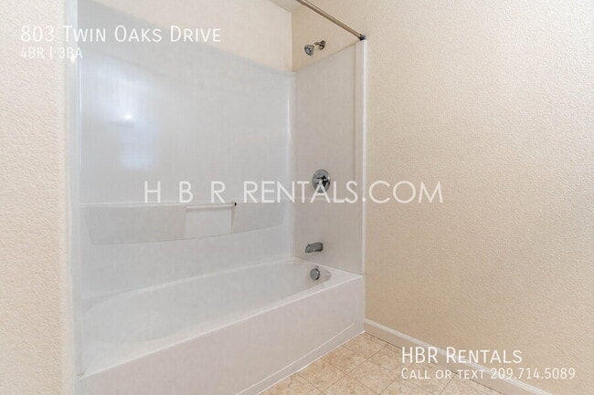 Building Photo - 803 Twin Oaks Dr