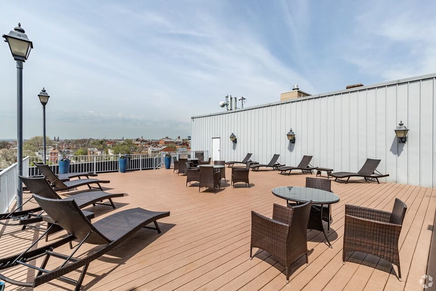 Building Photo - 121 S Fremont Ave