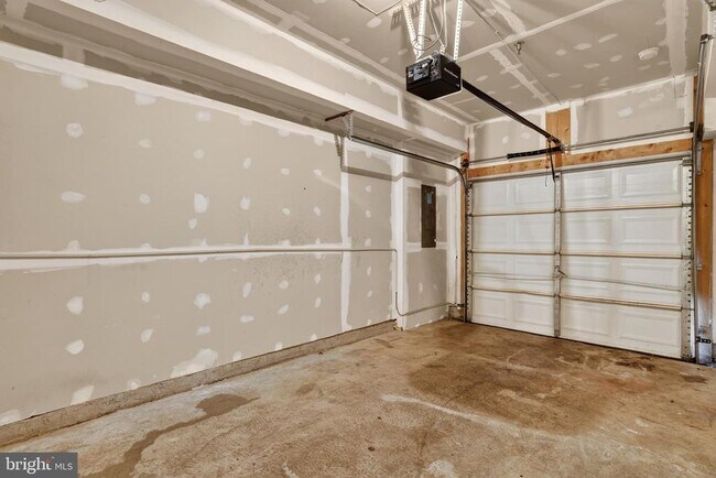 Building Photo - 2613 Campus Way N