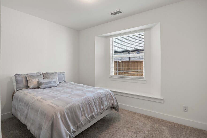Building Photo - 9613 Polo Pony Ct