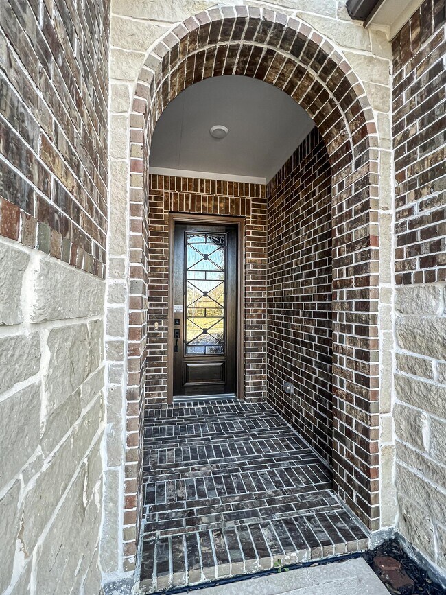 Building Photo - 16807 Hemlock Grove Dr