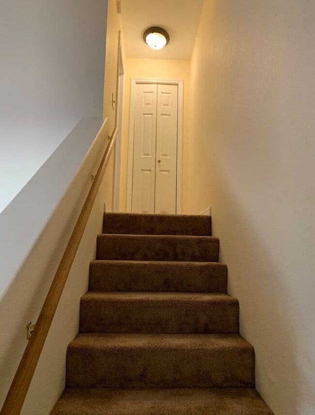 Building Photo - Awesome 2 Bed/2 Bath Townhome, Minutes fro...