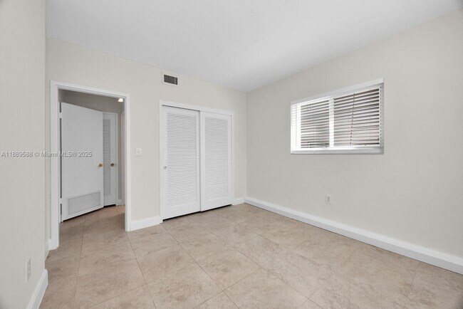 Building Photo - 940 Sevilla Ave