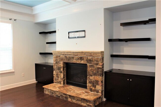 Building Photo - 2503 Norwood Dr SE