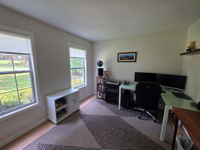 Building Photo - Stylish modern 2 story on a spacious 1 acre lot in Sharpsburg - avail Sept 1st.