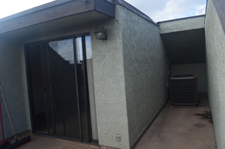 Patio with storage space - 330 Cordova St