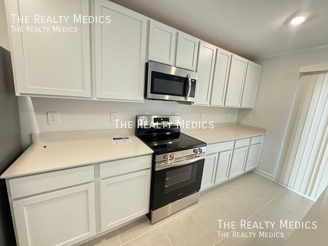 Building Photo - AVAILABLE NOW! BRAND NEW 3 Bedroom/2 Bath ...