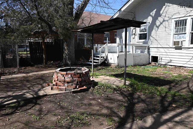 Building Photo - 1705 Pearl Ave