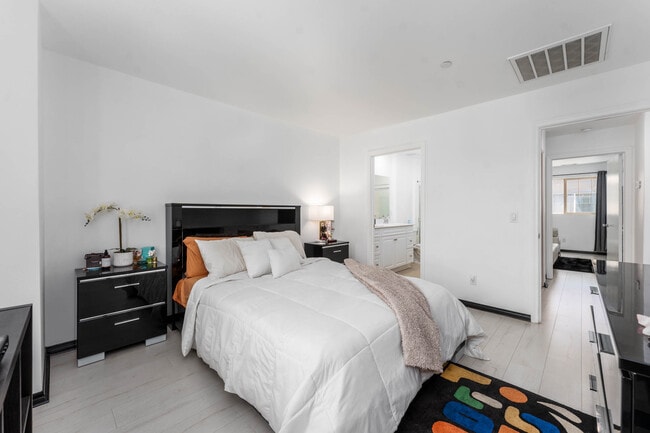 Building Photo - 7225 N Cedar Rd