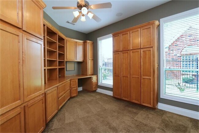Building Photo - 6010 Stratford Gardens Dr