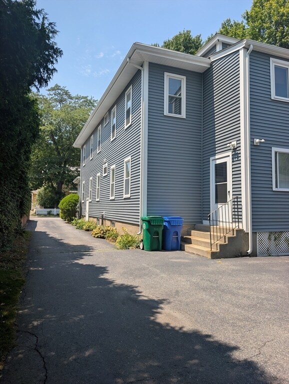 Building Photo - 184 Parmenter Rd