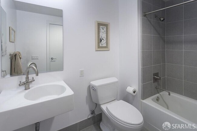 Building Photo - 501 Beale St