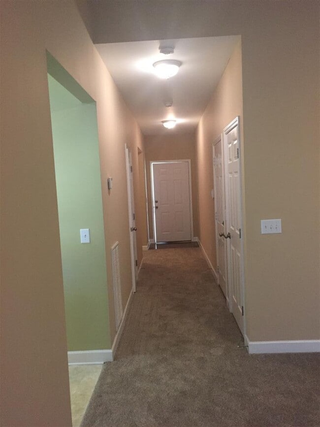 Building Photo - Large townhome near Percy Priest Lake
