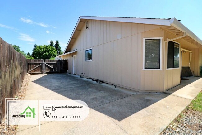 Building Photo - 1844 Breckenwood Dr