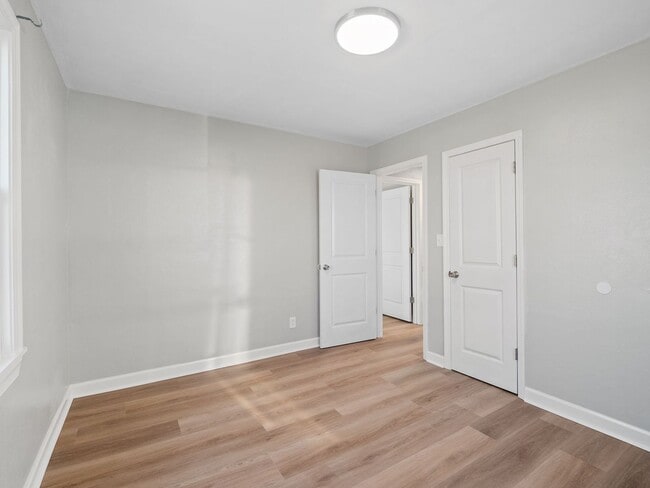 Building Photo - 2 Bedroom, 1 Bathroom newly renovated home for rent off Williamson Rd!