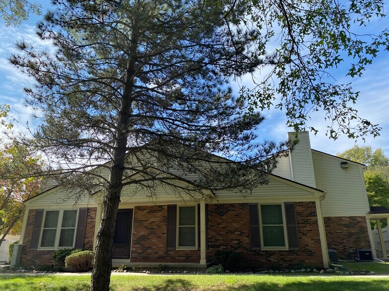 Building Photo - 7762 Lake Ridge Dr