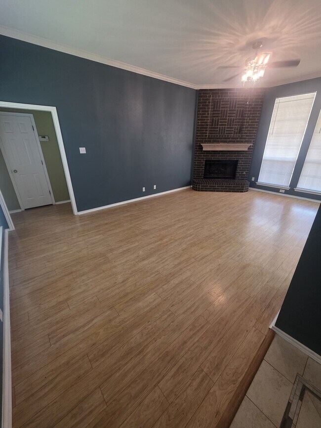 Building Photo - 4 bed 2 bath home in Northgate