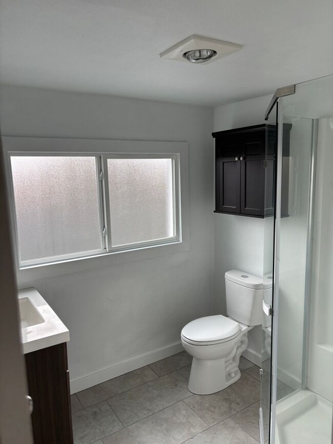 Building Photo - Rare Find! Private Yard + Firepit | Upstairs 1BR with Separate Entrance