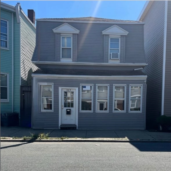 Primary Photo - 869 Saratoga St