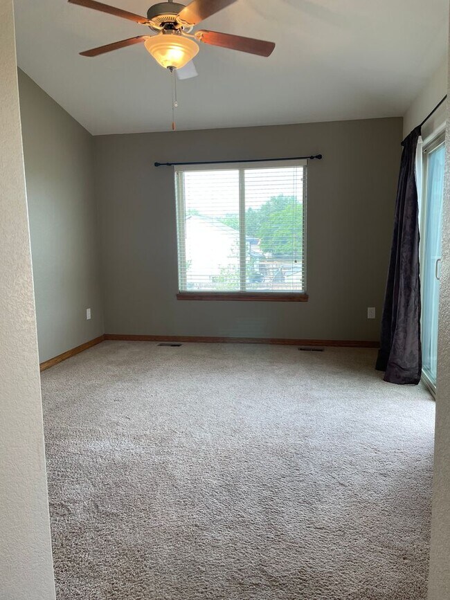 Building Photo - 3545 Big Ben Dr