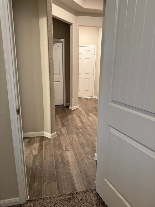 Building Photo - 5214 Yellow Rays Trl