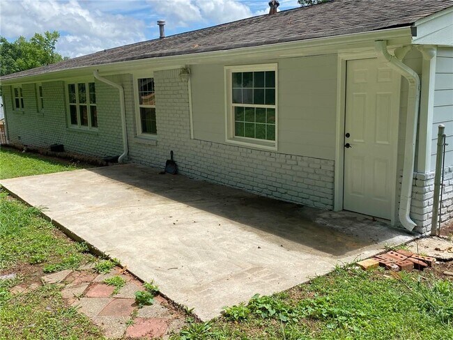 Building Photo - 2251 S Hairston Rd