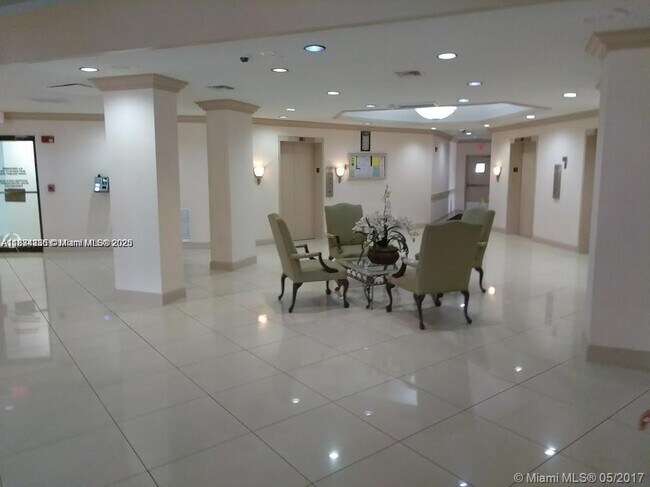 Building Photo - 1300 NE Miami Gardens Dr