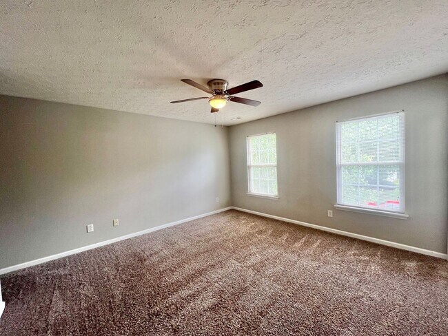 Building Photo - Charming 4BD, 2.5BA Durham Home with a Bonus Sun-Room & Fenced In Yard Only 10 Minutes Away from ...