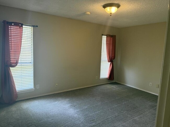 Building Photo - 4717 Elma Dr