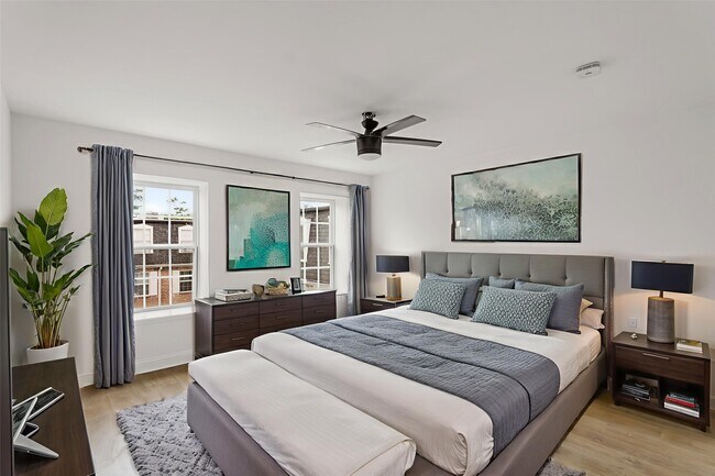 Building Photo - 355 N Post Oak Ln