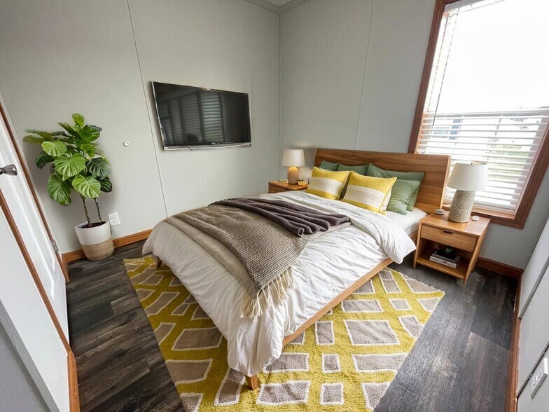 Building Photo - 38031 Leverette Ave