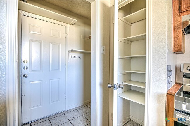 Building Photo - 3805 Riverrock Dr