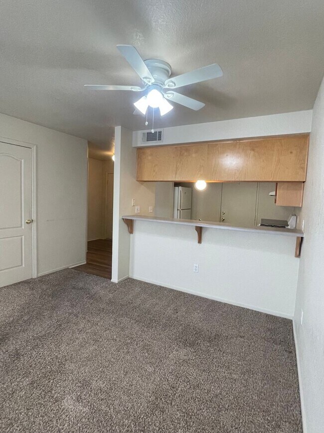 Building Photo - 1390 Serrano Pl