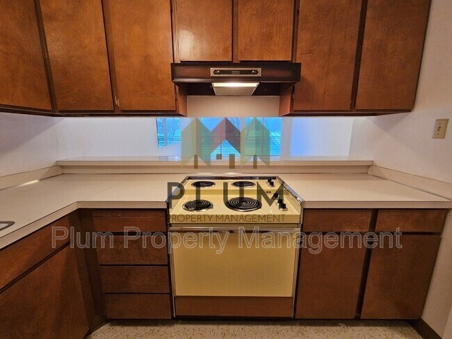 Building Photo - 1547 S Higgins Ave