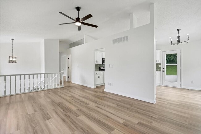 Building Photo - 802 Notre Dame Dr