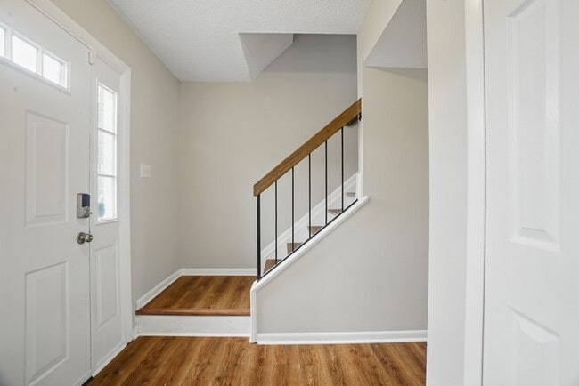 Building Photo - 909 Westwind Pl